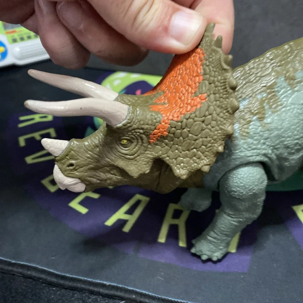 Jurassic World Primal Attack Triceratops Sound Strike Dinosaur Action Figure